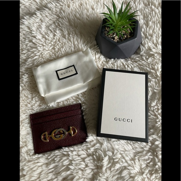 - NWT Gucci Zumi Burgundy Leather Card Holder Wallet Metal GG Logo 570679 … - Picture 2 of 9
